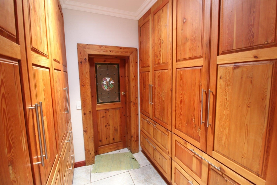 11 Bedroom Property for Sale in Van Der Hoff Park North West